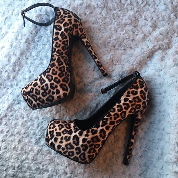 Qupid Shoes - NWOT Qupid Leopard Print High Heels